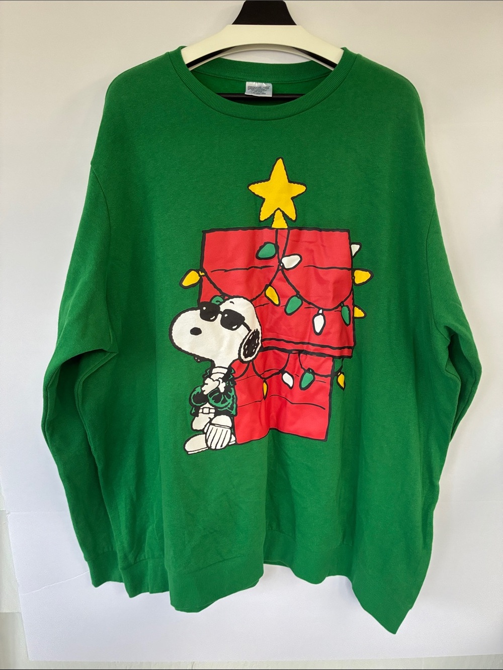 Peanuts Snoopy "Joe Cool" Christmas Lights Graphic Sweatshirt Green 3XL Unisex